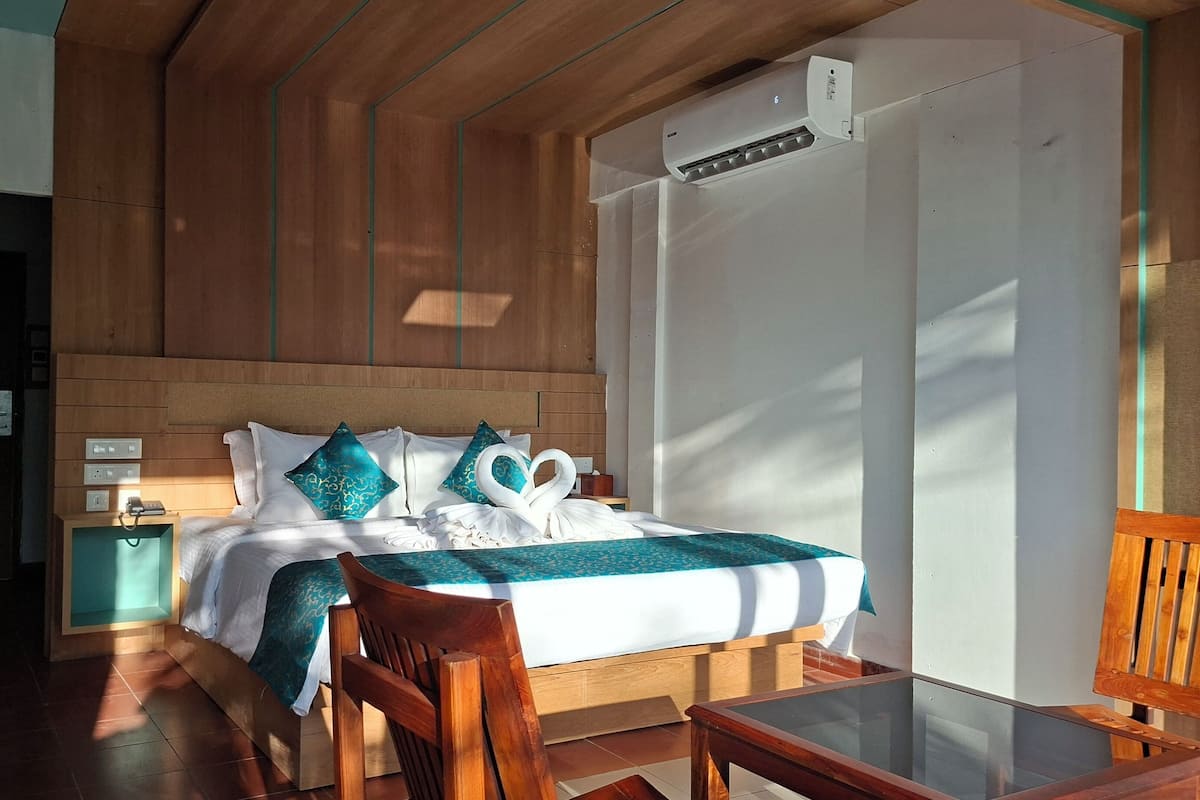 Luxury Suite | Select Comfort beds, individually decorated, individually furnished