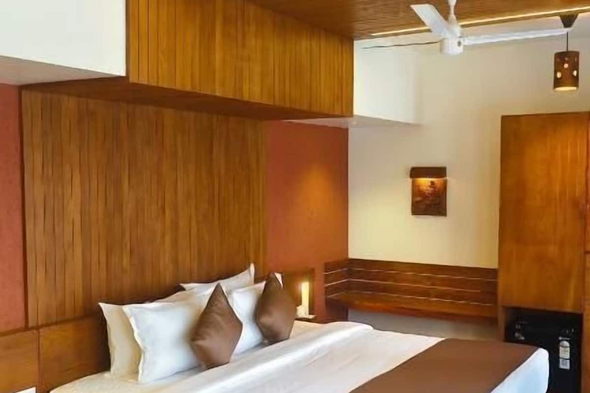 Select Comfort beds, individually decorated, individually furnished