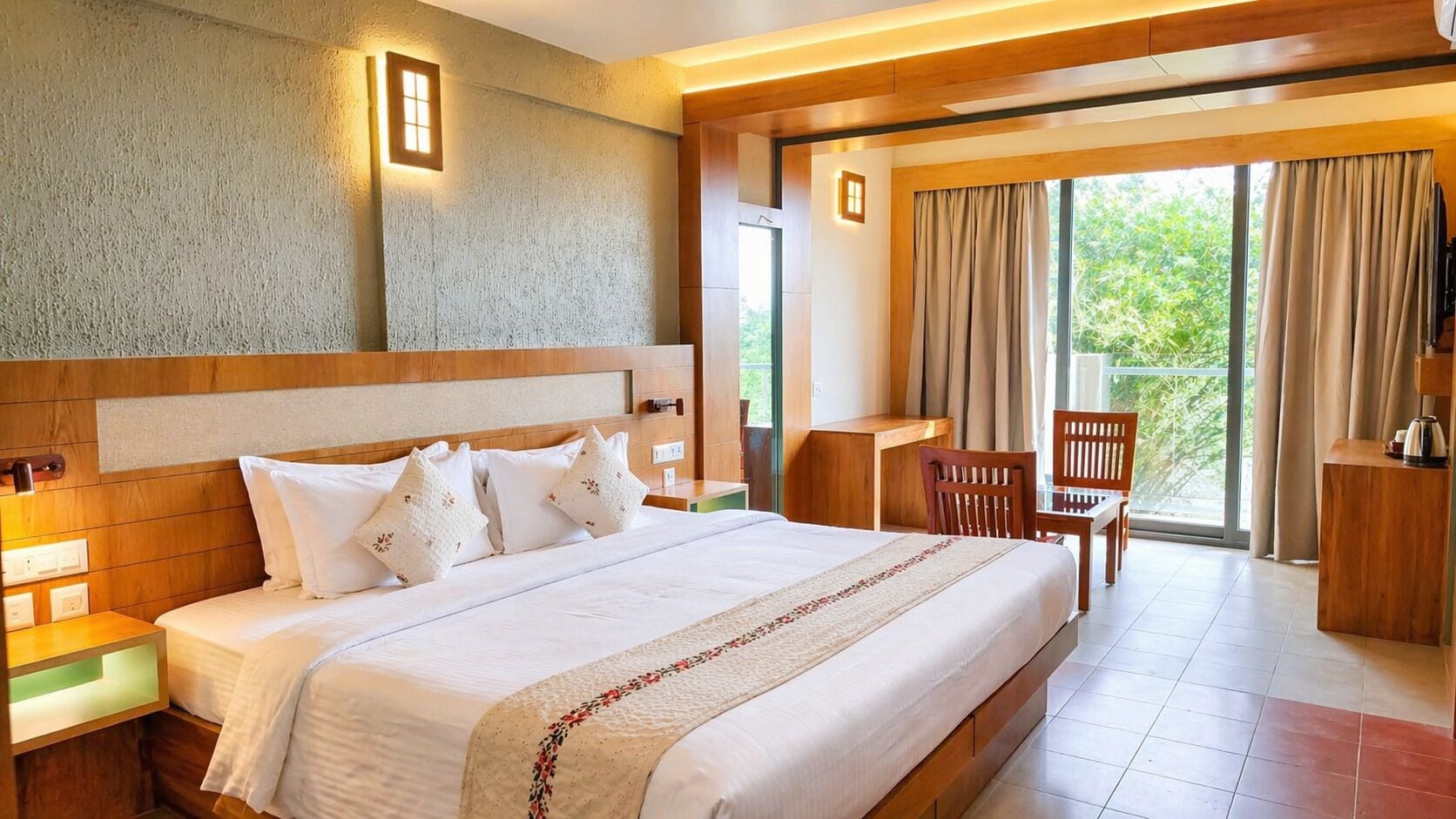 Deluxe Double Room | Select Comfort beds, desk, blackout drapes, soundproofing