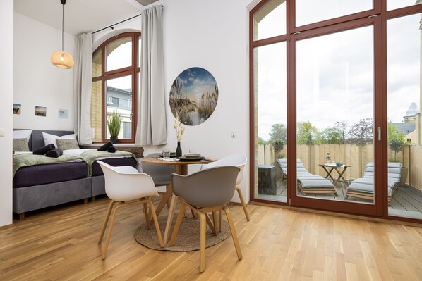 Smart TV - Strandloft Inkl. Tiefgaragenstellplatz und Balkon, Zentrumsnah (Chemnitz)