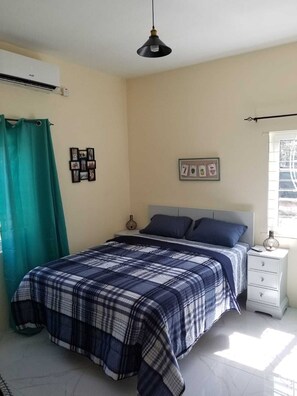 1 habitación, tabla de planchar con plancha, wifi y ropa de cama