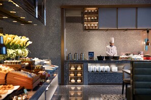 Daily self-service breakfast for a fee - Hampton by Hilton Shenzhen Science Park (Shenzhen)