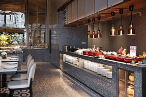 Petit déjeuner en libre-service (88 CNY par personne)