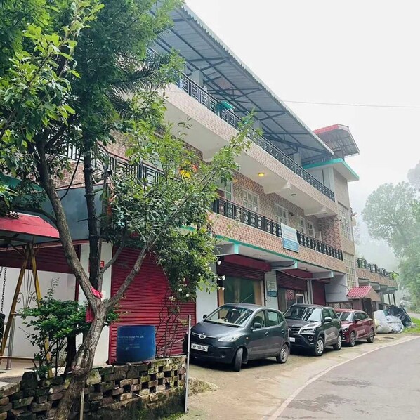 ด้านหน้าที่พัก