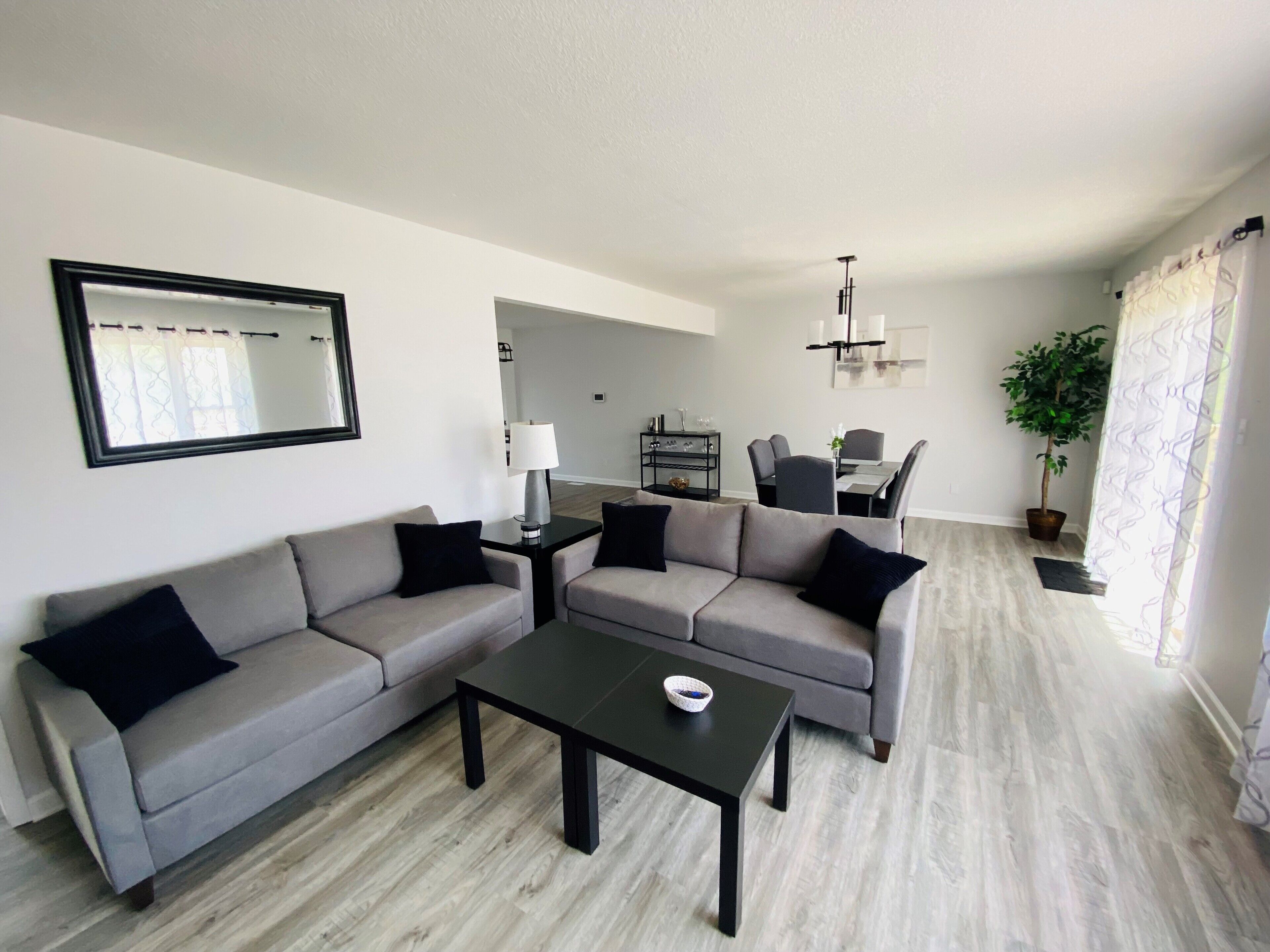 Smart-TV, Kamin, Videospiele, DVD-Player