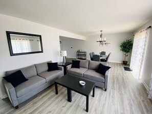 Smart TV, chimenea, videojuegos y reproductor de DVD 