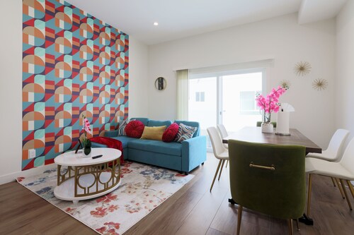 Insta-Worthy Modernistic 4B4B Suite