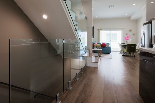 Insta-Worthy Modernistic 4B4B Suite