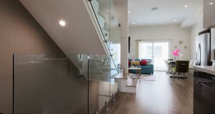 Insta-Worthy Modernistic 4B4B Suite