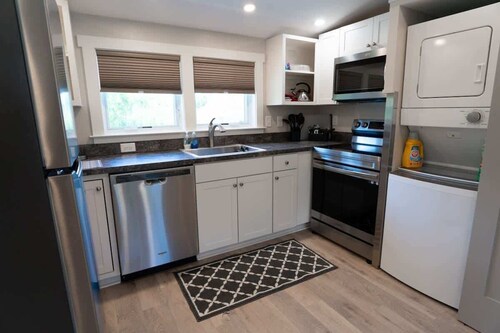 Luxe Loft: Safe~Quiet~Near Downtown, Hospitals