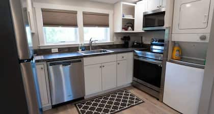 Luxe Loft: Safe~Quiet~Near Downtown, Hospitals