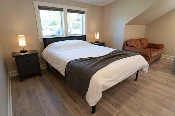 1 habitación, tabla de planchar con plancha, wifi gratis y ropa de cama 