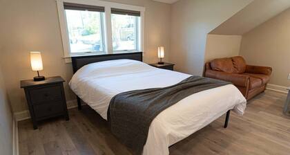 Luxe Loft: Safe~Quiet~Near Downtown, Hospitals