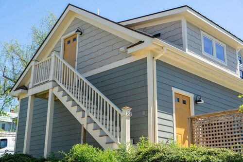 Luxe Loft: Safe~Quiet~Near Downtown, Hospitals