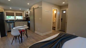 1 chambre, fer et planche Ă repasser, Wi-Fi gratuit, draps fournis