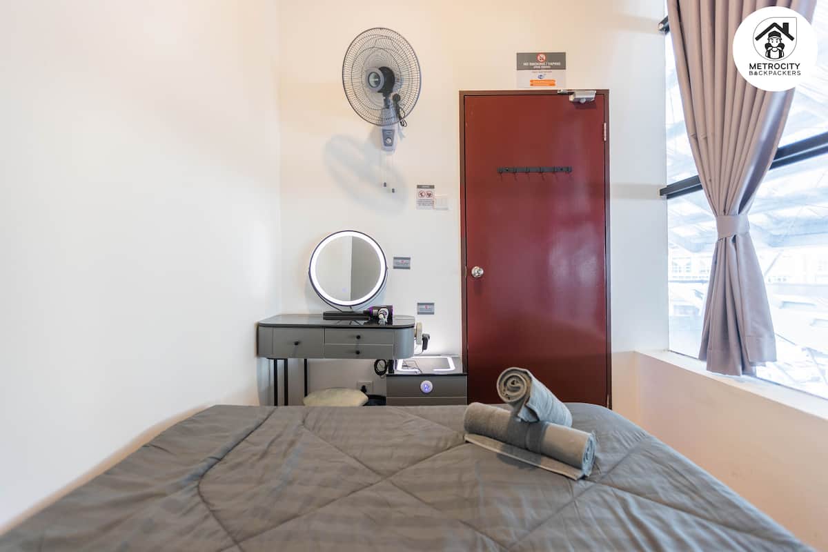 City Double Room | Free WiFi, bed sheets
