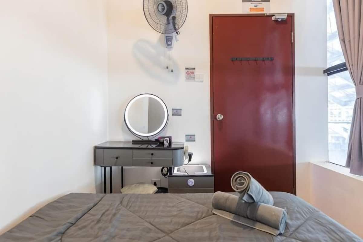 Free WiFi, bed sheets