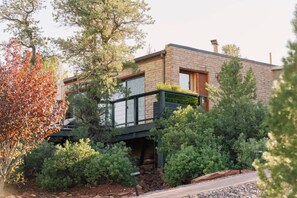 المنشأة من الخارج