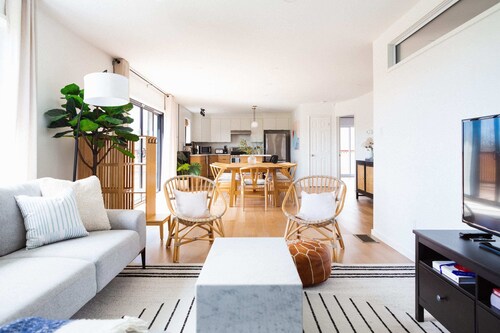 Old Milford - Modern Home 5 Minutes from Picton