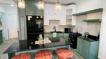 Mikroaaltouuni, uuni, liesi