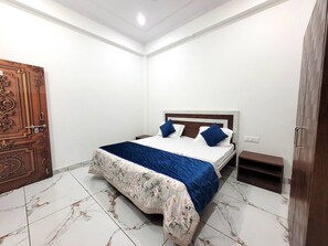 Phòng Deluxe | 1 phòng ngủ, bộ đồ giường kháng dị ứng, bàn 