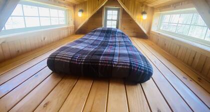 Lakeside Tiny Cozy Retreat