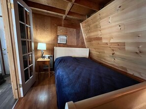 3 bedrooms, bed sheets