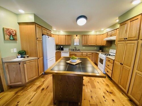 Creekside Country Home Retreat