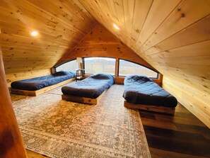 5 bedrooms, free WiFi, bed sheets - The Lodge by Towanda & Sayre PA – Hot Tub, Fire Pit, Game Room & More (Ulster)