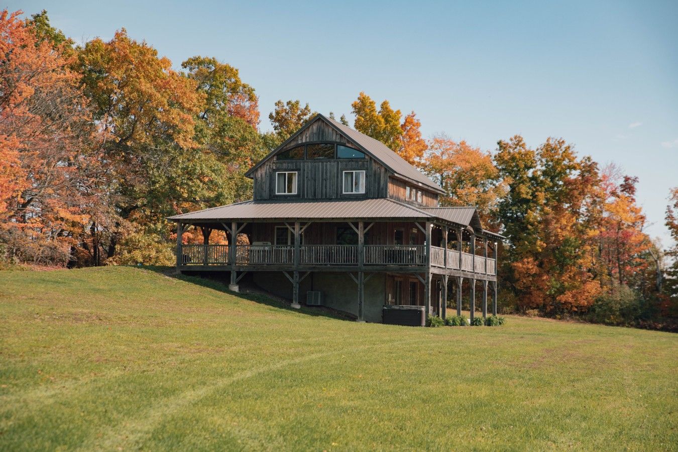 Discover The Lodge, the perfect retreat for up to 14 guests, featuring breathtaking views and endless outdoor fun. Enjoy the wrap-around deck, volleyball court, fire pit, hot tub, and yard games for unforgettable memories!