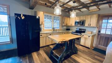 Frigorífic, microones, forn i placa de cuina