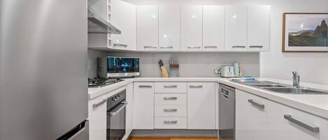 Coffee/tea maker, fridge, microwave, oven