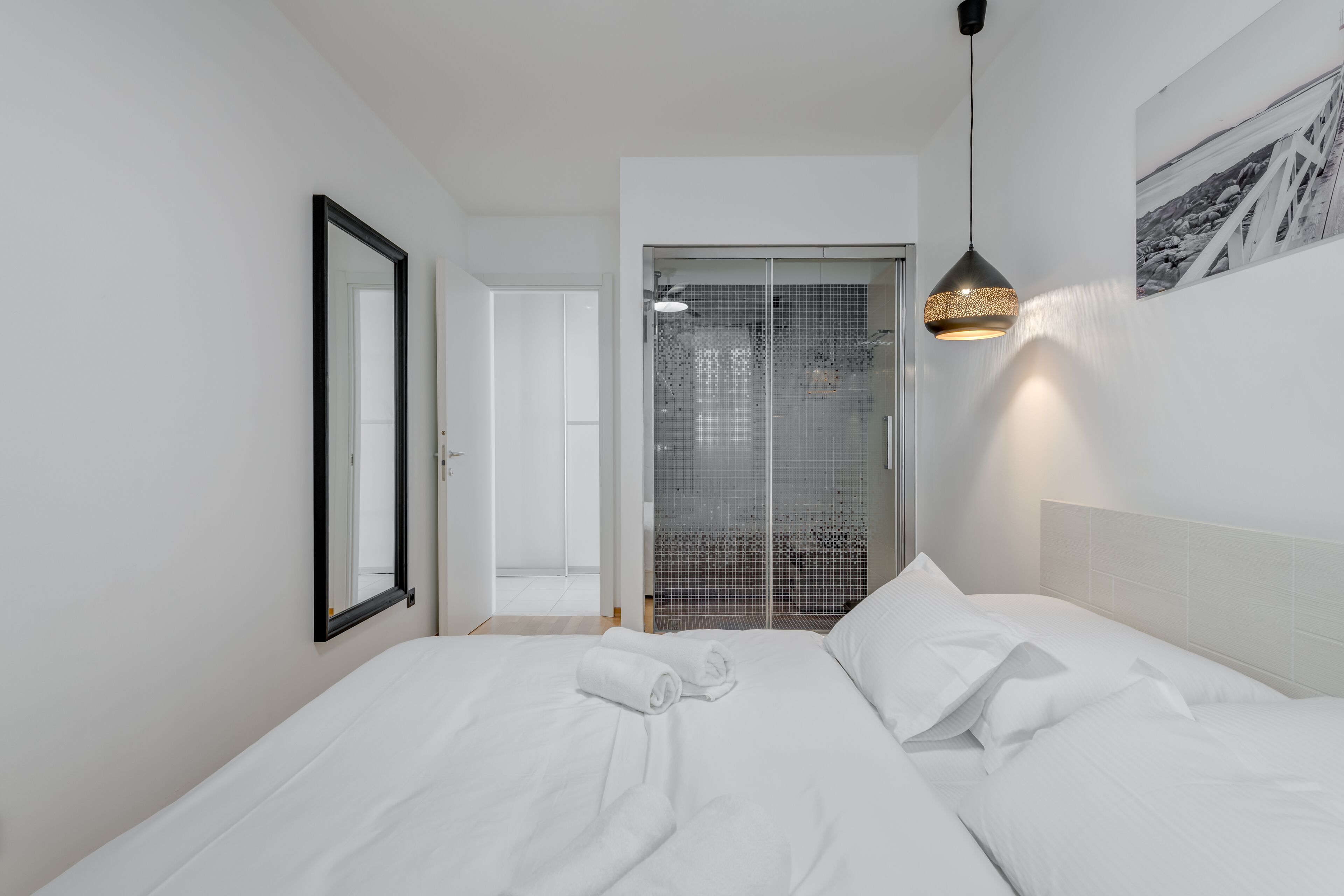 1 多间卧室、办公桌、熨斗/熨衣板、WiFi