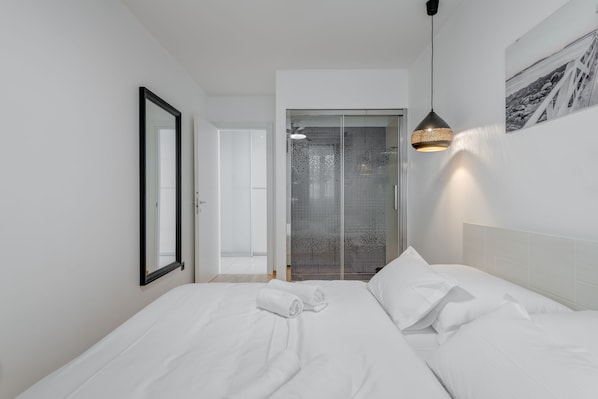 1 bedroom, desk, iron/ironing board, WiFi