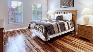 A bedroom with a bed, two bedside tables, a ceiling fan, and two windows. - Fs3875ha - 4 Bedroom Villa In Sandy Ridge, Sleeps Up To 8, Just 6 Miles To Disney (Davenport)