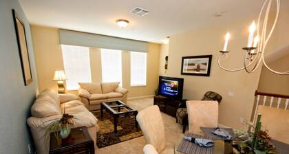 It319 - 3 Townhome in Vista Cay Resort, Sleeps Up To 6, Just 7 Miles To Disney