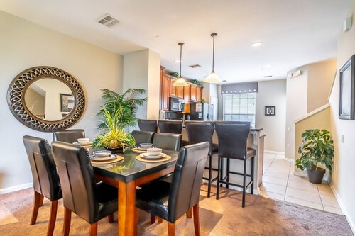 It328 - 3 Townhome in Vista Cay Resort, Sleeps Up To 8, Just 7 Miles To Disney