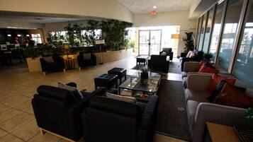 Televisión de pantalla plana y consola de videojuegos