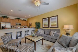 4 bedrooms, individually decorated, individually furnished - It1107 - 4 Townhome in Paradise Palms Resort, Sleeps Up To 12, Just 6 Miles To Disney (Kissimmee)