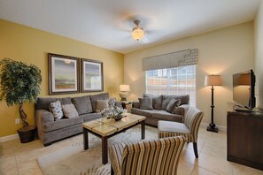 4 bedrooms, individually decorated, individually furnished - It1107 - 4 Townhome in Paradise Palms Resort, Sleeps Up To 12, Just 6 Miles To Disney (Kissimmee)