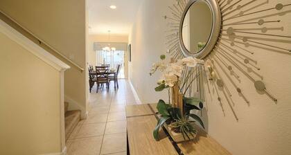 It1107 - 4 Townhome in Paradise Palms Resort, Sleeps Up To 12, Just 6 Miles To Disney
