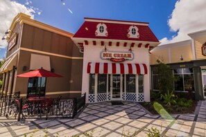 Property grounds - It3921 - 3 Townhome in Festival Resort, Sleeps Up To 12, Just 7 Miles To Disney (Davenport)