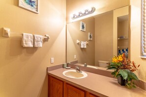 Bathroom - It4426 - 3 Townhome in Encantada Resort, Sleeps Up To 8 Just 3 Miles To Disney (Kissimmee)