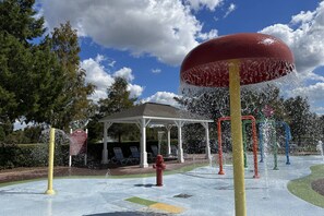 المنطقة المحيطة بالمنشأة