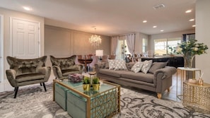 4 habitaciones, decoración personalizada y muebles diferentes 