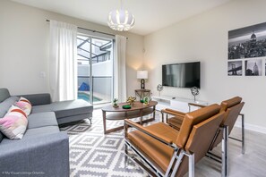 4 habitaciones, decoración personalizada y muebles diferentes 