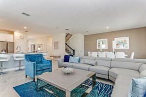 9 bedrooms, individually decorated, individually furnished - Fs9765ha - Storey Lake Resort - 9 Bed 5 Baths Villa (Kissimmee)