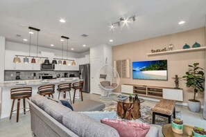 5 bedrooms, individually decorated, individually furnished - Fs9875ha - Windsor At Westside Resort - 5 Bed 4.5 Baths Townhouse (Kissimmee)