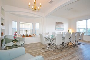 Flat-screen TV, video game console - Ffv10150ha - Emerald Island Resort - 7 Bed 4 Baths Villa (Kissimmee)