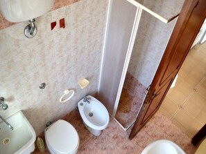 House, 3 Bedrooms, Smoking | Bathroom - Tanoshii Holiday Home on the Ground Floor With Outdoor Space and Parking Space (Melendugno)